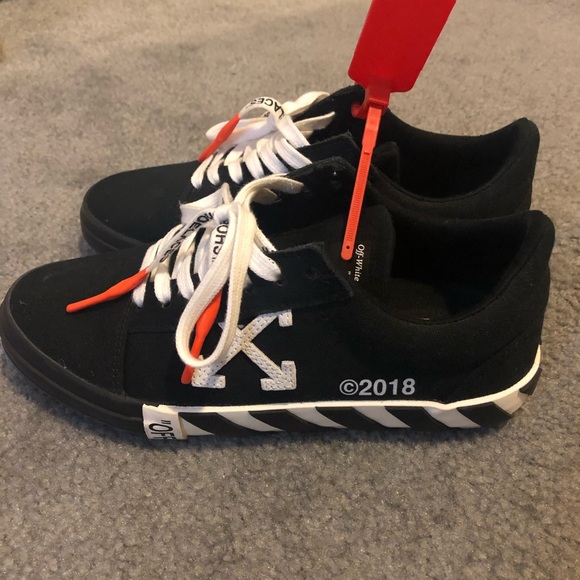 Off-White Vulcanized Sneaker - Picture 7 of 10